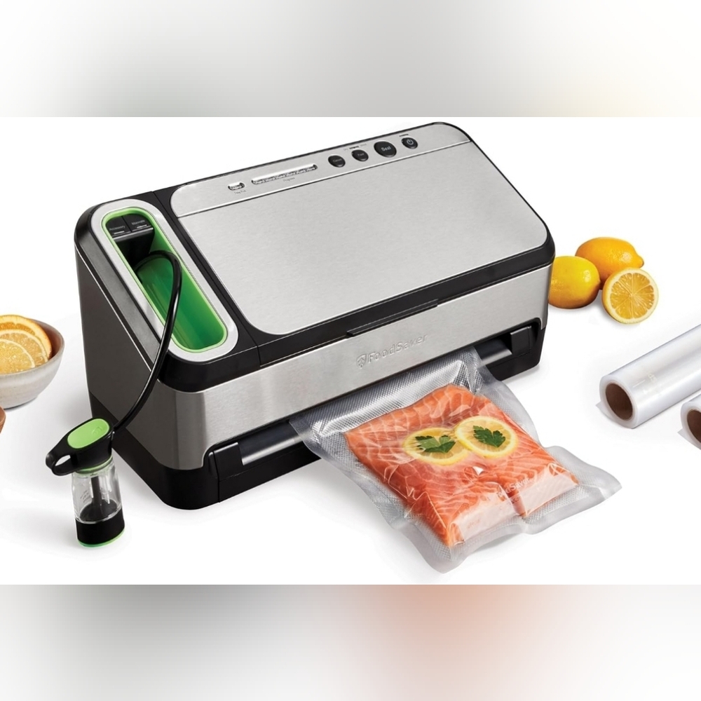 FoodSaver V4400 2-in-1 Vacuum Sealer Machine Starter Kit